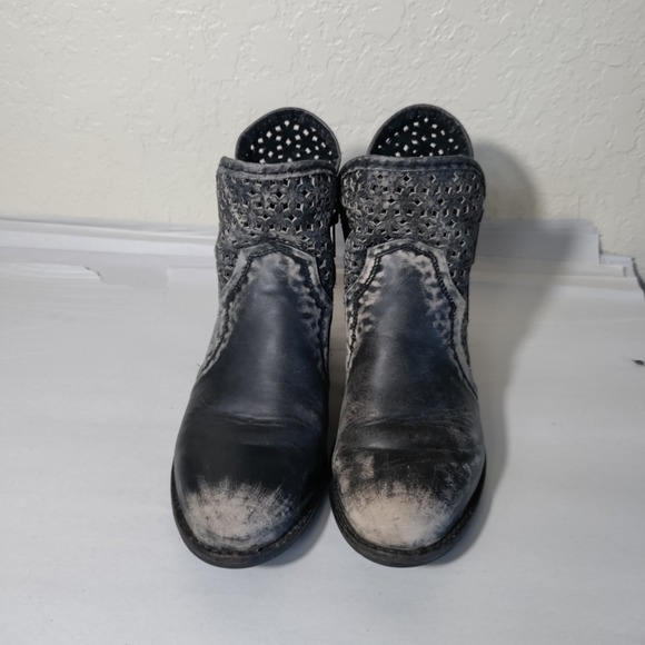 Circle G Cut Out Distressed Leather Round Toe Side Zip Western Boots Size  8 - Picture 1 of 8